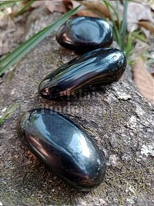 Obsidiana Negra Rolada 100% Natural – Proteção Energética e Aterramento