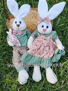 Casal Coelhos com Filhote