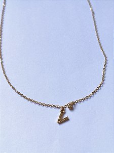 Colar Letra Cravejada com Ponto de Luz Dourado