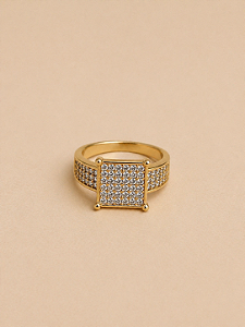 Anel Dourado Quadrado Cravejado