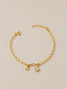 Pulseira Dourada com Pingentes de Trevo e Medalha