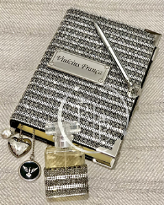 KIT PRESENTE FILHA AMADA - BÍBLIA COM MANTA EM PEDRARIA - VERSÃO NVI