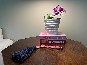 Enfeite de mesa - Cerâmica rosa com tassel rústico marinho