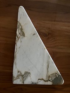 Bandeja em pedra quartzito cinza triangular