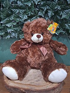 Ursinho de Pelúcia Marrom com Laço