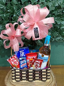 Cesta Doçura Rosé com Vinho e Chocolates