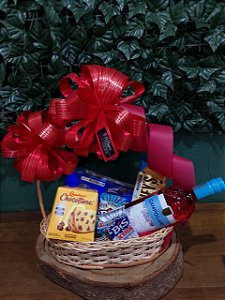 Cesta Natalina Encanto com Vinho e Chocolates
