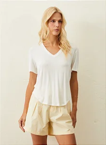 CAMISETA DECOTE V LINHO VISCOSE MOYO