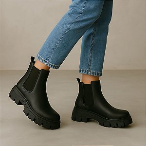 Bota Feminina Chelsea Tratorada Confortável Preta