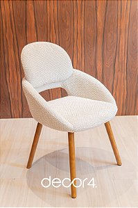 Kit 2 Cadeiras Elos em Tecido Bouclé Echo com Base em Madeira de Seringueira