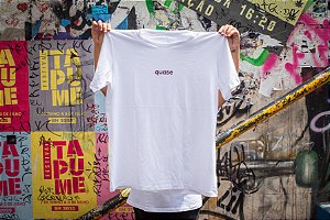 camiseta quase - branca