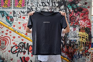 camiseta quase não vim - preta