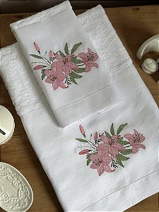 CONJUNTO TOALHA DE MÃO E ROSTO LIRIO ROSA