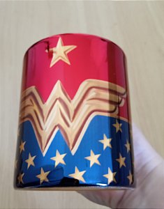 Caneca de Porcelana Metalizada Mulher Maravilhas 325 ml