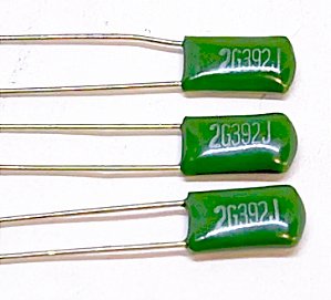KIT 20PÇS CAPACITOR POLIESTER 3K9PF X 400V ou 3,9NF X 400V