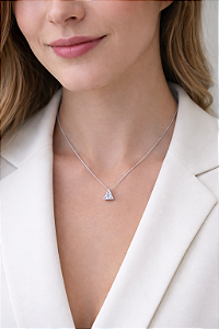 Colar triangular ponto de luz