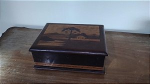 Caixa Porta Joias em Madeira com Marchetaria de 1952