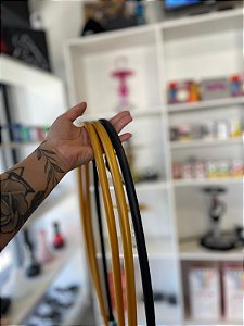 Mangueira Antichamas Preta e Dourada para Bateria