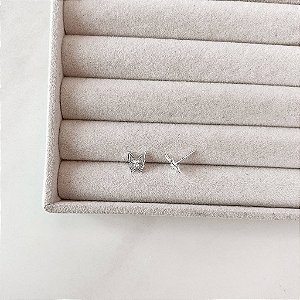 Brinco Borboleta Vazado com Detalhe em Zircônia 9mm em Prata 925