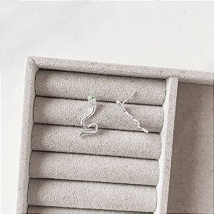 Brinco Cobra 24mm com Cabeça Cravejada e Zircônia Verde em Prata 925