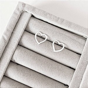Brinco Coração Vazado Riscado 14mm em Prata 925