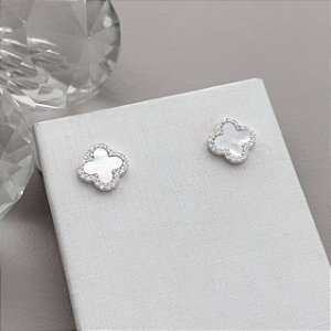 Brinco Trevo Madreperola