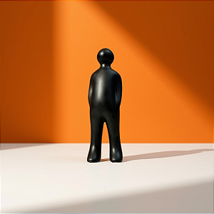 ESCULTURA HOMEM CERAMICA PRETA