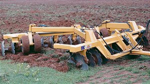 GASPCW 9017 – Grade Aradora Super Pesada com Pneus