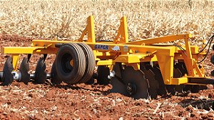 GAPCR – Grade Aradora Pesada Controle Remoto