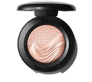 MAC extra dimension  - A Natural Flirt