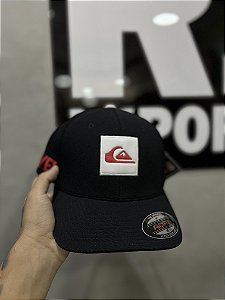 Boné Quiksilver Letreiro 2026 - Preto C/Vermelho