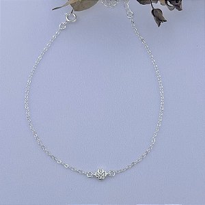 Tornozeleira em banho de prata silver com pingente mini trevo de quatro folhas cravejado