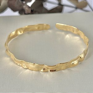 Bracelete orgânico com ondulações em banho de ouro 18k
