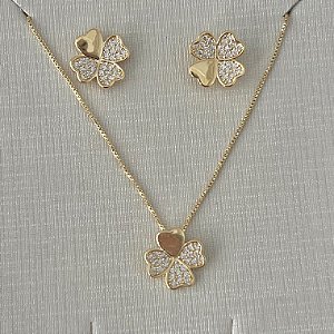 Conjunto trevo quatro folhas cravejado em banho de ouro 18k