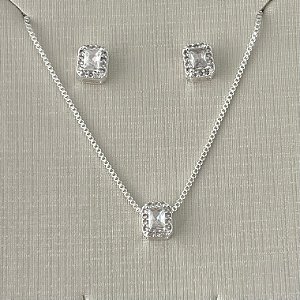 Conjunto quadrado ponto de luz cravejado em volta em banho de prata silver