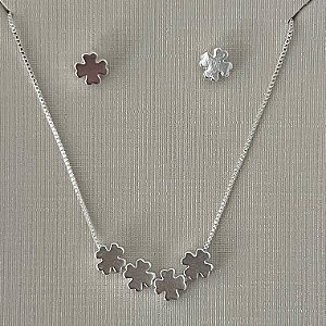 Conjunto de mini trevos de quatro folhas em banho de prata silver