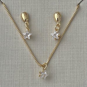 Conjunto de mini estrela em banho de ouro 18k
