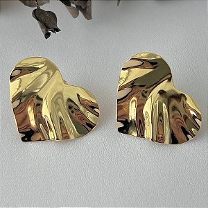 Brinco coração malhado orgânico em banho de ouro 18k