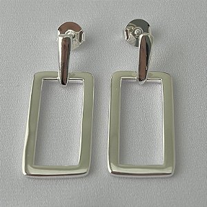 Brinco retângulo vazado em banho de prata silver