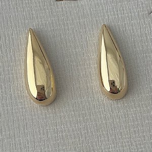 Brinco gota chapa lisa em banho de ouro 18k