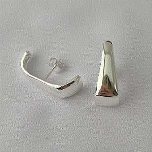 Brinco EAR-HOOK liso em banho de prata silver