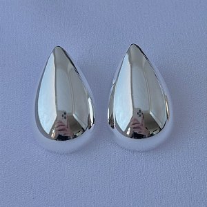 Brinco formato gota oco em banho de prata silver