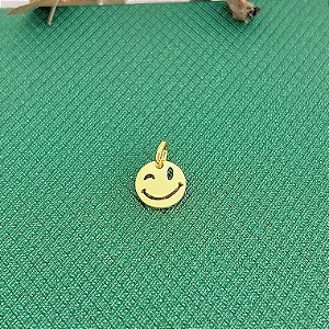 Pingente chapa smile em banho de ouro 18k