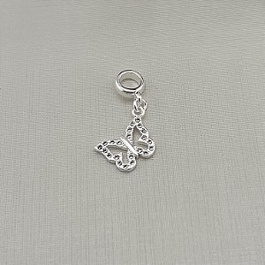 Berloque borboleta vazada cravejada em banho de prata silver