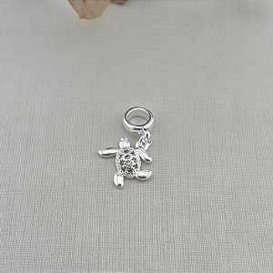 Berloque tartaruga cravejada em banho de prata silver
