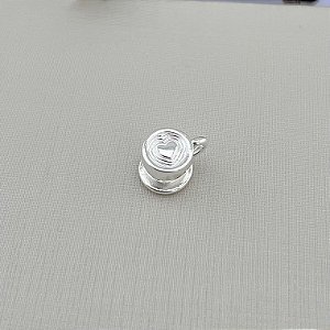Berloque xícara café em banho de prata silver