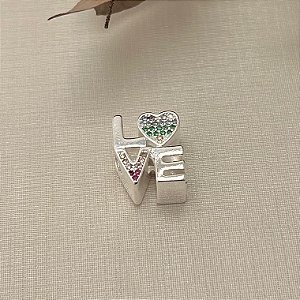 Berloque LOVE cravejado em banho de prata silver