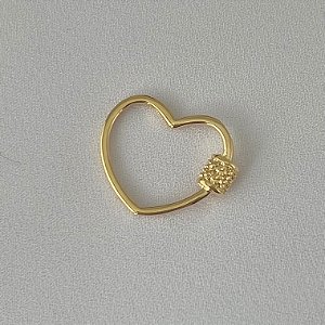 Pingente coração vazado em banho de ouro 18k