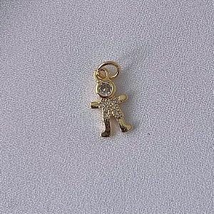 Pingente menino cravejado em banho de ouro 18k