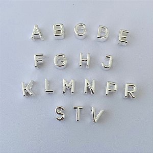Berloque/pingente letras variadas em banho de prata silver